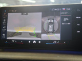 【アラウンドビューモニター】バックカメラに加え、360度のカメラで駐車も楽々。駐車が苦手な方でも安心してお乗りいただけます。