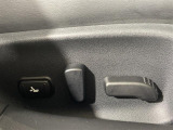 【パワーシート(電動シート)】シートを電動で、前後にスライドまたは上下の高さなどを調整することができます!細かい操作もスイッチ一つでできるので、とても便利です!