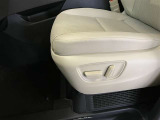 パワーシート搭載。微妙な調整が手軽にでき、ピッタリなポジションで運転することが可能です。