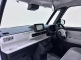 ダイハツのお店では、ダイハツ車を知り尽くしたプロフェッショナルが、専用の診断機器を使って各システムを点検しております。