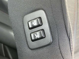 助手席もパワーシート付です。運転席からは、助手席肩口パワーシートスイッチで助手席シートの操作が手軽にできます。