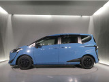 スライドなので、狭い駐車場でも乗り降りが楽です!