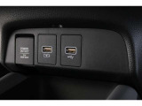 スマートフォンなどの音楽再生が可能なUSB接続ジャック装備車両です♪♪♪