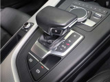■7速AT(マニュアルモード付き、パドルシフト可能) ■フルタイム4WD ■アウディドライブセレクト(エフィシェンシー、コンフォート、オート、ダイナミック、個別) ■アイドリングストップ