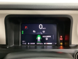 デジタル表示のスピードメーターとタコメーター、燃費やオドメーターなどの表示の他に、ホンダセンシング機能などの表示もできる多機能なマルチインフォメーション・ディスプレイです。