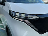 格好良いラインタイプのスモールランプに明るいLEDヘッドライトに悪天候でも安心のフォグランプ付です。オートライト付きで消し忘れも安心です。