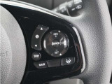 ◆アダプティブクルーズコントロール◆予め設定した車速内でクルマが自動的に加減速。前走車との適切な車間距離を維持しながら追従走行します。【LKAS】車線維持支援システムでステアリング操作を支援。