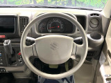 【純正革巻きステアリング】上質な革を使用することで、手にしっかり馴染みとても運転しやすいハンドルです♪