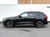 北欧流のラグジュアリーを体現したXC60。伝統的なスカンジナビアン・デザインを継承しながら、躍動感にあふれ優雅な雰囲気を身にまとう、新しい潮流を具現化したスタイリングです。