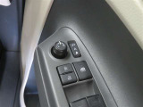 電動格納ミラー! スイッチひとつでミラーを畳めます。