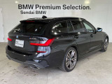 BMW xDriveの魅力は、走行状況と路面状況の変化をリアルタイムに把握し、4輪のトラクションを絶えず最大限に保つことで、どんなコンディションにおいても揺るぎない走りを実現させてくれます。