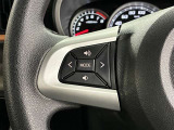 ステアリングスイッチ付き。前方から目を離すことなく操作することが可能です。