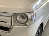 LEDヘッドライトは、点灯の瞬間から最大光量を発揮し、突然暗くなるトンネルなどでの安定感を高めます。