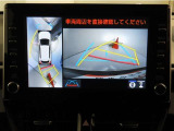 後方の見える安心をお届けするバックガイドモニター付:バックするときのアシストラインもあって楽々バック!車庫入れや縦列駐車をサポートし、苦手な駐車も安心です!今やもう手放せない装備ですネ♪
