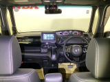 機能的なコックピット。快適な運転を楽しめます。