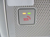エアバッグ作動時や後突時、もしくは車内のSOSボタンを押した際に緊急通報オペレーターに連携し、救急・警察を手配します。更にオペレーターにも連携、お客様のご要望に応じてロードサービスの手配を行います。