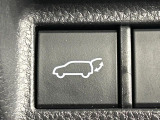 【パワーバックドア】スマートキーや運転席のボタンを押すだけでリアゲートが自動で開閉します!荷物を持っている時や、高い位置にあるバックドアを閉める際に便利な機能です♪