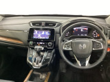 車内は光触媒抗菌消臭施工済です。インパネ周りはスタイリッシュなデザインで機能や装備も充実しています。グローブボックスやカップホルダーのほかにトレーなどたくさんの収納スペースが付いています。