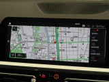 【純正ナビゲーション】BMWのナビゲーションは操作性も良く、詳細な地図情報と交通状況を見やすく表示し、快適なドライビングをサポートしながら目的地までナビゲートします。