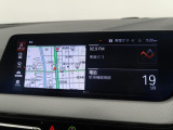 【純正ナビゲーション】BMWのナビゲーションは操作性も良く、詳細な地図情報と交通状況を見やすく表示し、快適なドライビングをサポートしながら目的地までナビゲートします。