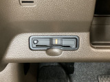 ハンドルの左下にETCがついています。高速道路の料金所の通過も楽々です。 カードの取り出しもしやすい場所についています。