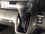 オートマチックシフトレバーは、手になじみ操作しやすい形状で安全運転にもつながります♪