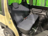 広々とした2列目シートは居住性が高く、居心地も快適!友達や家族とのお出かけにぴったりです。ベビーシートやチャイルドシート使用時も快適にお過ごしいただける十分な空間を確保しています。