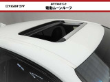 電動ムーンルーフ装備しています。