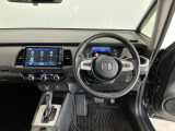 【前方視界】開放的な前方視界!運転がしやすく疲れにくいです♪窓が大きく、見通しがとっても良いおクルマですよ♪