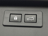 【パワーバックドア】スマートキーや運転席のボタンを押すだけでリアゲートが自動で開閉します!荷物を持っている時や、高い位置にあるバックドアを閉める際に便利な機能です♪