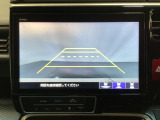 バックでの車庫入れも安心です! リアカメラが付いているバックモニター付のナビを装備しております。操作線もついており距離感も画面から確認できます。