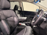 【ルームクリーニング】せっかく乗るならピカピカの車がいいですよね!当店は、他社では省きがちな細部に至るまで、徹底した清掃を行っております。