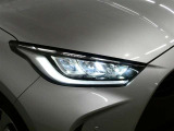 LEDヘッドライトです。デザイン性がよくとても明るいので、夜間の走行や悪天候でも安心です。しかも長寿命!