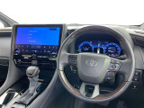 運転席まわりです。 各操作スイッチは使いやすい位置に配置されてます。