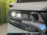 【三眼LEDヘッドライト】スタイリッシュな見た目の三眼LEDヘッドライトを装備♪スタイルだけでなく、夜間の走行も視界良好で安心してお乗りいただけます。