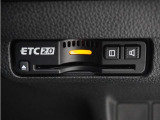◆ETC2.0装着◆進化したドライブ体験。料金収受システムだけだったETCが生まれ変わって、高速道路を賢く使うETC2.0に進化しました。多彩な情報サービスが便利で快適なドライブ体験を提供します。