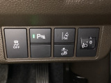 ハンドルの右側にはヘッドライトレベライザーとHondaセンシング用のメインスイッチがついています。ヘッドライトレベライザーは道路状況や積荷の加重に応じてライトの高さを調節できます。