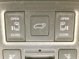 【パワーバックドア】スマートキーや運転席のボタンを押すだけでリアゲートが自動で開閉します!荷物を持っている時や、高い位置にあるバックドアを閉める際に便利な機能です♪