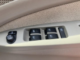 電動格納ミラー・パワーウィンドウスイッチの画像です。ミラーの角度調整は運転席から出来ます。