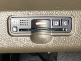 ハンドルの左下にETCがついています。高速道路の料金所の通過も楽々です。 カードの取り出しもしやすい場所についています。