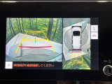 【パノラミックビューモニター】専用のカメラにより、上から見下ろしたような視点で360度クルマの周囲を確認することができます☆死角部分も確認しやすく、狭い場所での切り返しや駐車もスムーズに行えます。