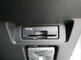 ここに ETC付いております。高速道路の料金所もスイスイ♪ ETCカードの申し込みは日産カードがおすすめ!!!「安心」「おトク」「便利」で皆さまのカーライフをサポートする特典満載のカードです。