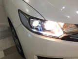 LEDヘッドライト。省電力で明るく遠くまで照らし、夜道や雨天時などの安心感を高めます。点灯の瞬間から光量を放つLEDの特性により、トンネルへの進入直後などでも安心感のある視界を提供します。