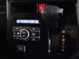 車内を快適に、オートエアコンを装備しています。