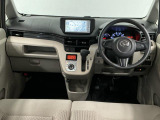 【インパネ】運転のしやすさを最優先に設計された見晴らしの良いフロントビュー。車両間隔が掴みやすく狭い道でも安心♪「安全」と「品質」を最優先に、安心してお乗りいただけるクルマを提供いたします。