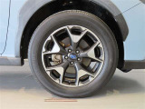 純正のアルミホイール装着車です。タイヤサイズは225/60R17です。