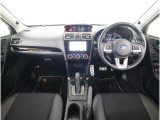 視界良好で運転しやすいコックピットです。シンプルで操作性の良いインパネ回りにデザインされ、SUBARUは安全性能に徹底的にまでこだわった視界設計を行っています。