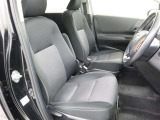 見えないところまで徹底洗浄!中古車をキレイで気持ちよくお乗りいただけるよう、トヨタ認定中古車はしっかりクリーニング。エンジンルームやシートを外した洗浄まで目に見えないところまで徹底的に洗浄しています。