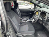 適度なホールド感と快適な座り心地の運転席シートまわり!