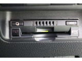 ETCはビルトインタイプでスッキリとしています。納車前には使用できるようにセットアップをさせていただきます。ETCカードの取扱もしておりますのでご相談くださいね。